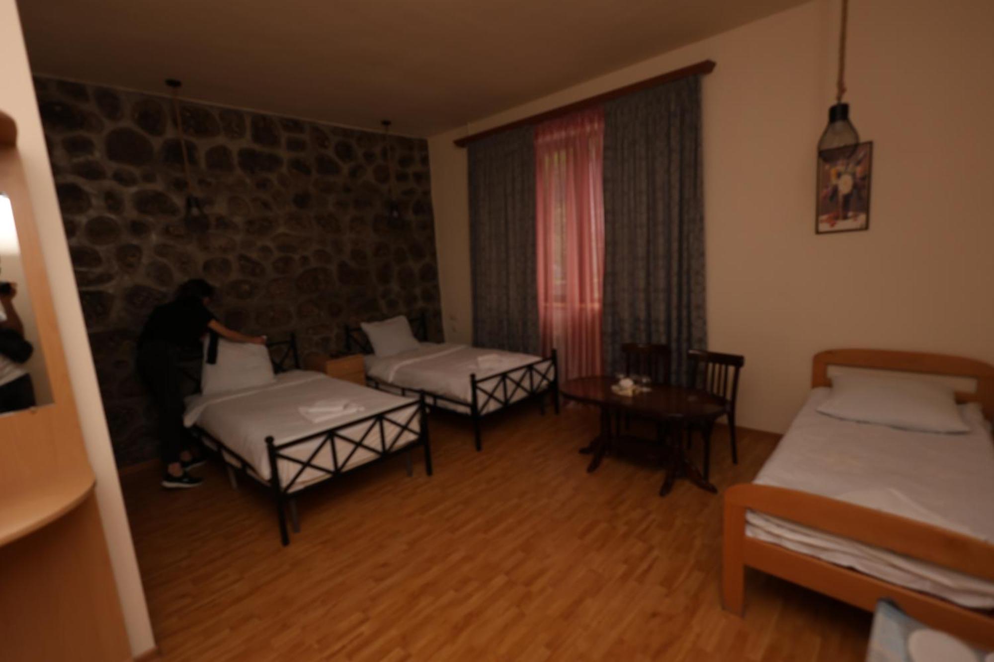 Yeghevnut Hotel Goris Exterior photo