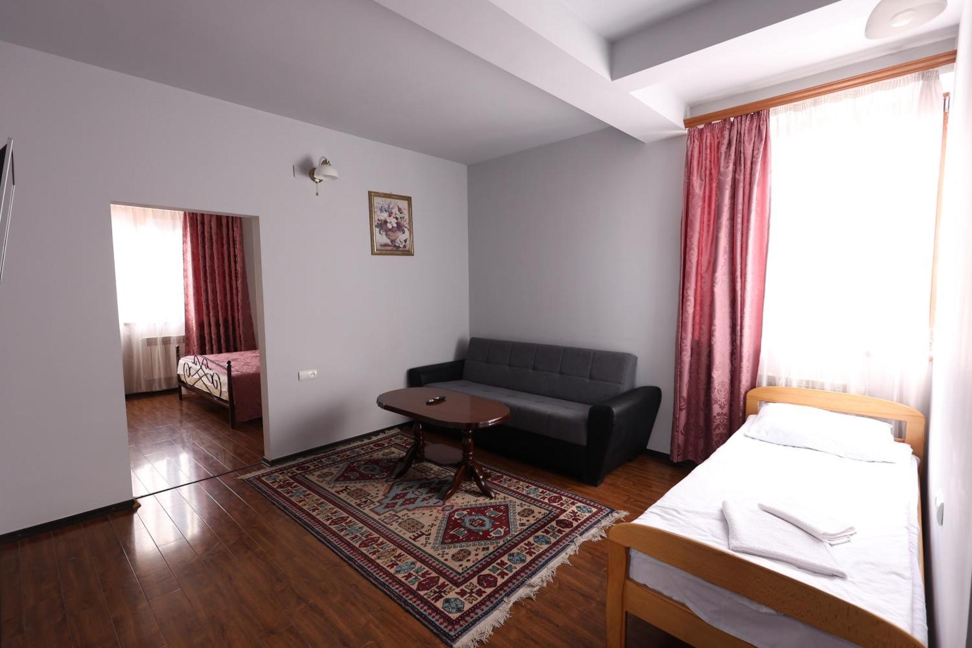 Yeghevnut Hotel Goris Exterior photo